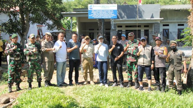 Amankan Aset, Tim PDAM Makassar Pasang Papan Bicara