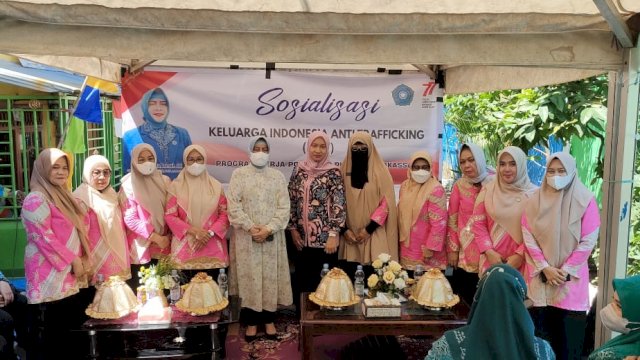 Tim Penggerak PKK Kota Makassar melalui POKJA I, gelar sosialisasi Keluarga Indonesia Anti Trafficking (KIAT) di gelar di Lorong Jaya, Sibutung, Jumat (19/08/2022).