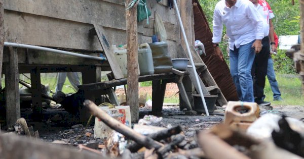 Suaib Mansur Serahkan Bantuan ke Korban kebakaran di Dusun Salo Bongko 