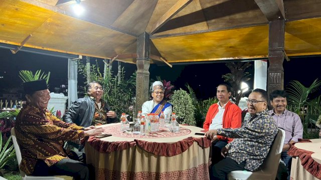 Bupati Tana Toraja Theofilus Allorerung menjamu makan malam Wali Kota Makassar Moh Ramdhan Pomanto dan Ketua DPRD Makassar Rudianto Lallo di kediamannya, pada Rabu (24/8/2022).