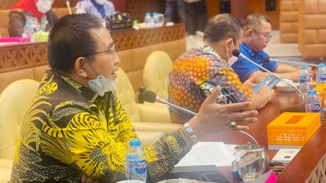 Anggota Komisi V DPR RI Muhammad Fauzi kembali mengingatkan Kementerian PUPR untuk memberi perhatian pada dua daerah terpencil di Luwu Utara yakni Kecamatan Seko dan Kecamatan Rampi saat rapat kerja Komisi V DPR RI dengan Menteri PUPR Basuki Hadimuljono di Senayan, Jakarta (25/8/2022).