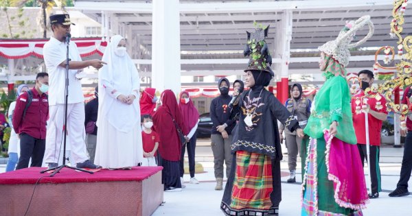 50 Tahun HKG PKK, Gubernur dan Ketua PKK Sulsel Lepas Defile dan Jalan Sehat PKK Kabupaten/Kota