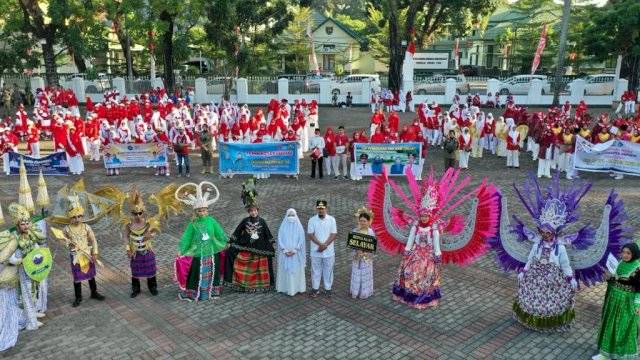 PKK Kabupaten/Kota se Sulsel tampak antusias mengikuti Gerakan Sulsel Anti Mager di Rujab Gubernur Sulsel, Jumat, 26 Agustus 2022. 