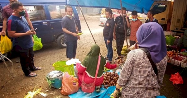 Berkunjung ke Pasar, Gubernur Sulsel Ajak Masyarakat Dukung Ekonomi Kerakyatan