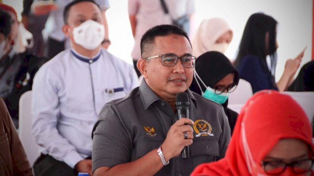 Anggota Komisi V DPR RI Muhammad Fauzi saat kunjungan Komisi V DPR RI melakukan kunjungan kerja spesifik ke Jalan Tol Cinere-Jagorawi Kota Depok, Jumat (26/8/2022). 