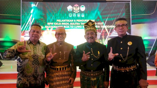 Pengurus BPW Kerukunan Keluarga Luwu Raya (KKLR) Sulawesi Tenggara periode 2022/2027 resmi dilantik di Hotel Claro, Kendari, Sabtu, (27/8/2022). 