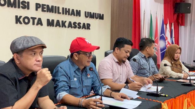 Komisioner Komisi Pemilihan Umum (KPU) Kota Makassar menggelar Rapat Pleno perihal Pemutakhiran Daftar Pemilih Berkelanjutan Tahun 2022, untuk menghadapi Pemilu 2024 mendatang, pada Rabu (3/8/2022). (Istimewa) 