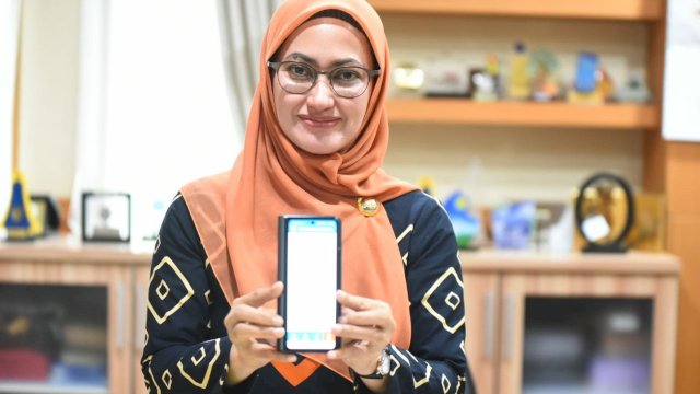 Bupati Luwu Utara Indah Putri Indriani mengajak masyarakat untuk menggunakan identitas kependudukan digital. Bahkan, bupati perempuan pertama di Sulsel ini telah mengaktifkannya per hari ini (4/8/2022). (Foto: ABATANEWS/Azwar) 