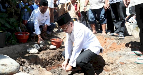 Danny Pomanto dan IAS Kompak Letakkan Batu Pertama Renovasi Masjid Barkatul Ilham