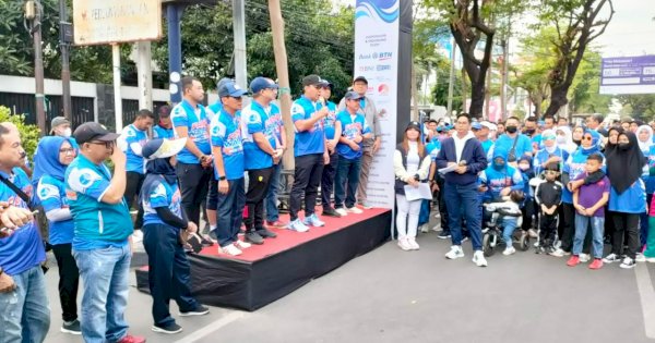 Wali Kota Makassar Lepas Peserta Famwalk HUT-98 Perumda Air Minum Kota Makassar