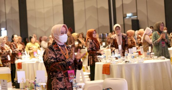 Hadiri Ladies Program Apeksi XV, Indira Apresiasi Desainer Lokal Padang