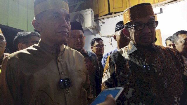 Pangdam XIV Hasanuddin Andi Muhammad dan Ketua Majelis Syura PKS Salim Segaf, di Istana Jongaya, Jalan Kumala, Makassar, pada Senin (8/8/2022) malam. (Foto: ABATANEWS/Cinno) 