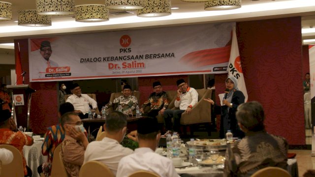 Dialog Kebangsaan lintas tokoh Sulsel digelar PKS Sulsel dengan dihadiri oleh Ketua Majelis Syura PKS Salim Segaf Al-Jufri di Hotel Claro, Makassar, pada Selasa (9/8/2022). (Dok PKS Sulsel) 