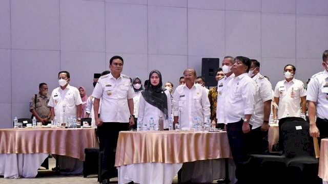 Bupati Luwu Utara, Indah Putri Indriani menghadiri kegiatan Gelar Pengawasan Daerah Tingkat Provinsi Sulawesi Selatan (Sulsel) yang dirangkaikan dengan Pencanangan Zona Integritas Menuju WBK/WBBM Provinsi Sulsel Tahun 2022 yang di selenggarakan Inspektorat Provinsi Sulsel di Hotel Four Point, Makassar, pada Rabu (10/8/2022). (Foto: ABATANEWS/Wahyuddin) 