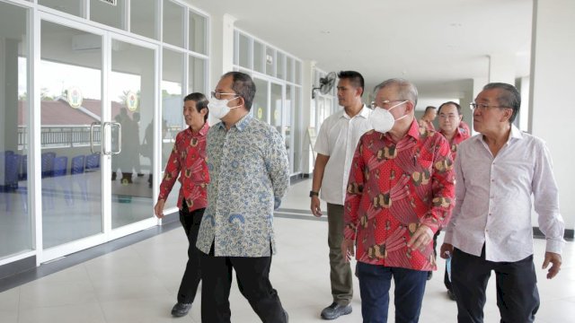 Wali Kota Makassar Moh Ramdhan Pomanto meresmikan Rumah Duka Yayasan Budi Luhur Makassar di Jalan Andi Mappaodang, Jumat (12/8/2022). (Foto: ABATANEWS/Azwar) 