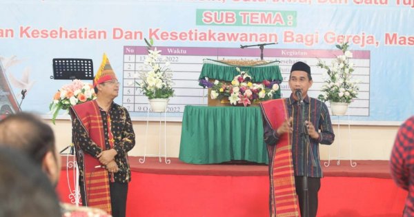 Hadiri HKBP, Rudianto Lallo Diberi Ulos, Tanda Persaudaraan Masyarakat Batak