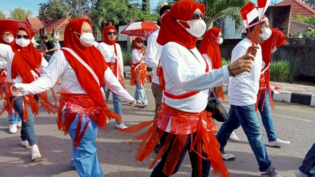 Pencanangan program Takalar Merdeka Sampah mengawali semarak peringatan Hari Kemerdekaan Republik Indonesia ke-77, pada Selasa (16/8/2022). (Foto: ABATANEWS/Azwar) 