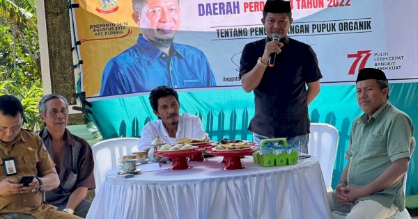 Syamsuddin Karlos Serahkan Bantuan Handsprayer Pompa Cas kepada Petani di Jeneponto