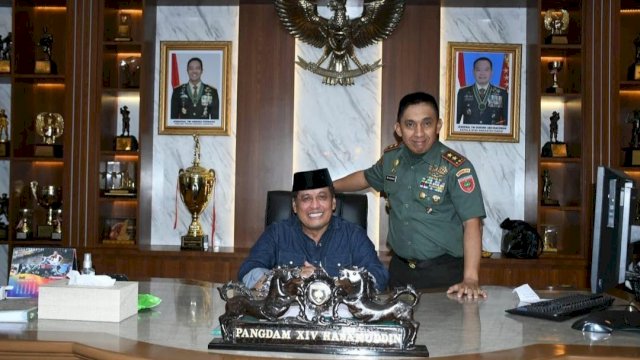 Wakil Ketua Umum DPP Golkar HAM Nurdin Halid menunjukkan menyambangi Pangdam XIV Hasanuddin Mayor Jenderal Andi Muhammad Bau Sawa Mappanyukki, pada Selasa (16/8/2022). (Foto: Instagram Nurdin Halid) 