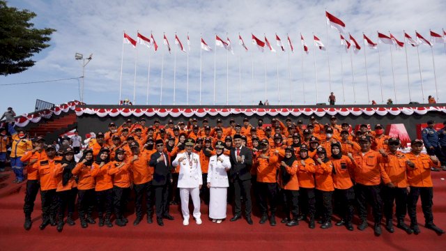 Badan Penanggulangan Bencana Daerah (BPBD) Kota Makassar turut berpartisipasi dalam pelaksanaan upacara Peringatan Hari Ulang Tahun Republik Indonesia (HUT RI) ke-77 yang dilaksanakan oleh Pemerintah Kota Makassar yang dipusatkan di Anjungan Pantai Losari Makassar, pada Rabu (17/08/2022).