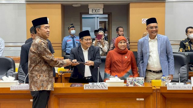 Anggota DPR RI Fraksi PAN Ashabul Kahfi resmi menduduki kursi Ketua Komisi VIII DPR RI. Ketua DPW PAN Sulsel itu dilantik pada Kamis (18/8/2022), di Ruang Komisi VIII DPR, kompleks parlemen, Senayan, Jakarta. (Istimewa) 