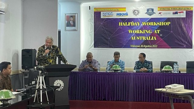 Halfday Workshop Working at Australia yang diselenggarakan di ruang rapat senat FBS, pada Jumat (26/8/2022).