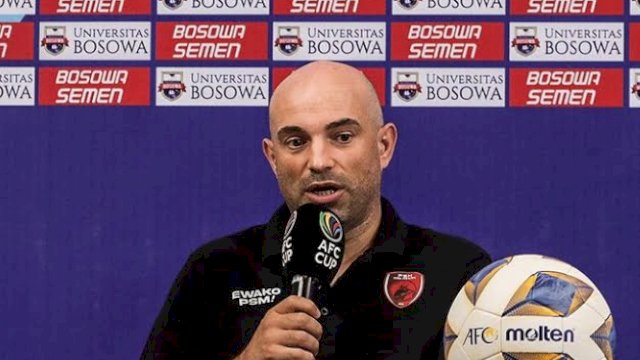 Pelatih PSM Makassar, Bernardo Tavares saat mengikuti sesi press converence jelang menghadapi Kedah Darul Aman. (foto: official PSM Makassar)