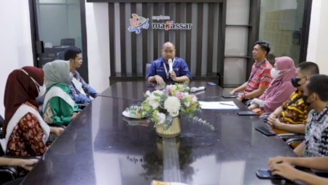 Kepala Dinas Pariwisata (Dispar) Makassar, Muhammad Roem saat menerima kunjungan dari Ikatan Duta Lingkungan Hidup (Ikadah) Makassar di Kantor Dispar, Kamis (11/8/2022).