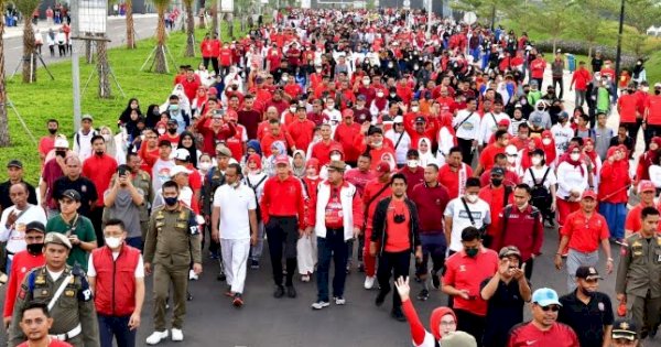 Ribuan Peserta Ikut Jalan Santai Anti Mager, ASS: Pokoknya Sulsel Harus Bergerak Terus