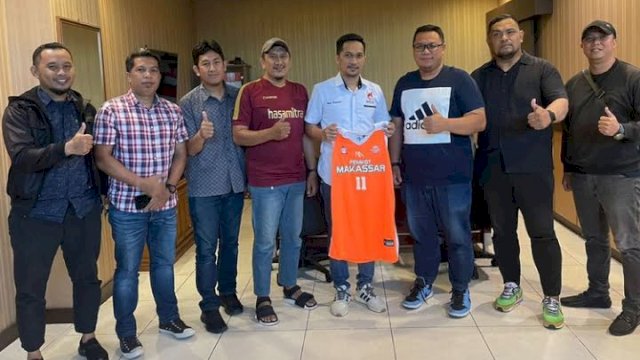 Dinas Pemuda dan Olahraga Kota Makassar menggandeng MaczGov atau tim basket Kota Makassar untuk mendukung kegiatan kejuaraan bola basket Kota Makassar 2022.Bertemu di lantai 04 Balaikota, Jumat (12/08/22).