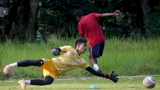 Hilman Syah saat mengikuti sesi latihan bersama Rama Nusantara FC beberapa waktu lalu. (foto: ig/@Hilman_Syah97)