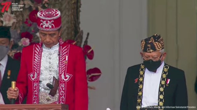 Tangkapan layar Presiden Joko Widodo dan Wakil Presiden Ma'aruf Amin dalam upacara Peringatan Detik-detik Proklamasi Kemerdekaan RI di halaman Istana Merdeka, Rabu (17/8/2022). 