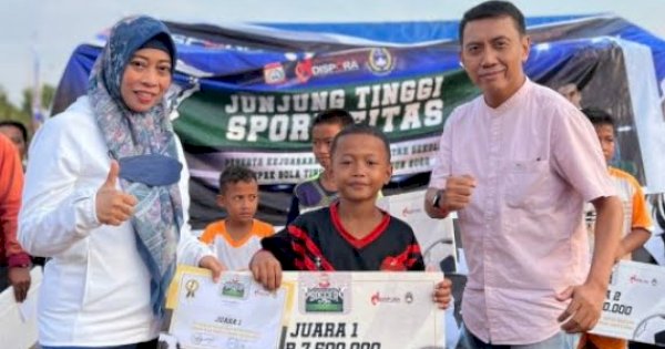 Tutup Turnamen Bola antar SSB, Sekertaris Dispora Makassar: Jangan Cepat Puas 