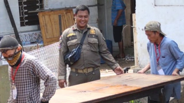 Proses eksekusi 9 rumah dinas milik Pemprov Sulsel yang sebelumnya dikuasai Perseroda Sulsel, di Depo Kontainer PT. Tanto Jl. Koptu Harun Kel. Gusung Kecamatab Ujung Tanah Makassar.