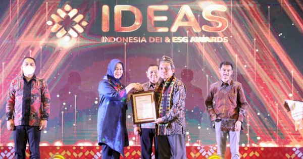 Pemkot Makassar Boyong Tiga Penghargaan IDEAS 2022