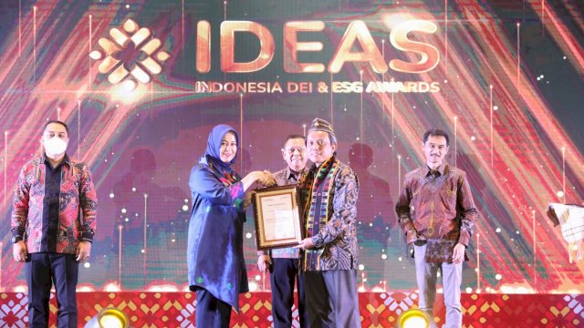 Pemkot Makassar Boyong Tiga Penghargaan IDEAS 2022