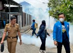 Sambut HUT RI 77, KNPI Makassar Lakukan Fogging di Lorong Wisata