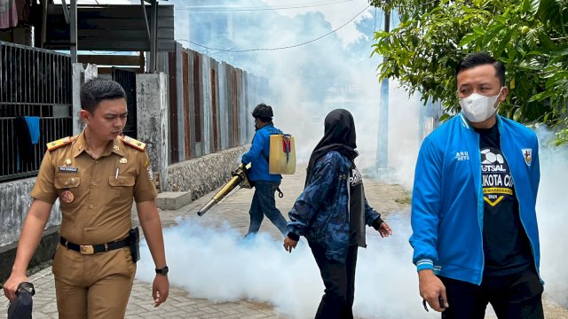 Sambut HUT RI 77, KNPI Makassar Lakukan Fogging di Lorong Wisata