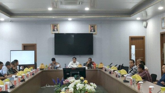 Dinas Pemberdayaan Masyarakat dan Desa (PMD) Maros menggelar rapat koordinasi dengan tim pilkades kabupaten jelang Pilkades Serentak 16 Desa pada 17 November mendatang.