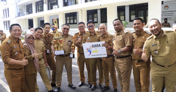 Dispora Makassar Raih Penghargaan Kategori 1 Soal Kebersihan 