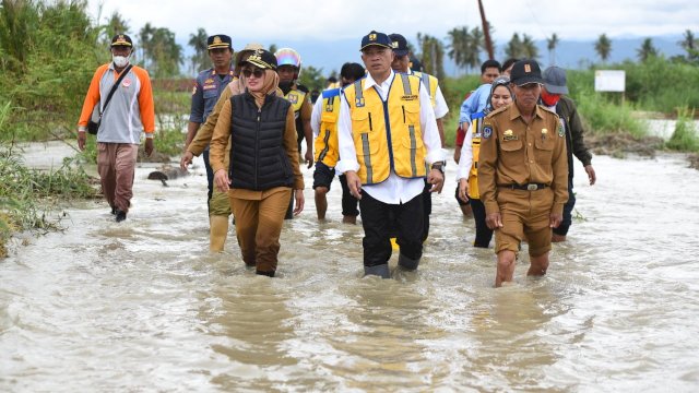 Kementerian PUPR meninjau langsung beberapa titik banjir di Luwu Utara, selain itu PUPR juga telah mengidentifikasi langsung beberapa penyebab terjadinya banjir dan akan segera melakukan penanganan darurat.