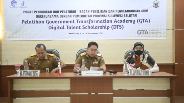 Sekertaris Daerah (Sekda) Provinsi Sulawesi Selatan (Sulsel), Abdul Hayat Gani, saat membuka Pelatihan Government Transformation Academy (GTA) Digital Talent Scholarship (DTS), di Aula Badan Pengembangan Sumber Daya Manusia (BPSDM) Sulsel.