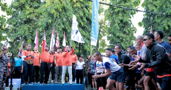 Danny Bersama Danlantamal VI Lepas Peserta Fun Run Peringati HUT Ke -77 TNI AL