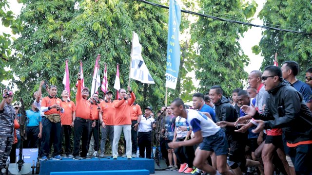 Danny Bersama Danlantamal VI Lepas Peserta Fun Run Peringati HUT Ke -77 TNI AL