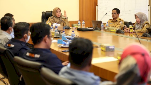 Wakil Wali Kota Makassar, Fatmawati Rusdi saat mengikuti rapat dengan direksi Perusahaan Umum Daerah (Perumda) di Balaikota Makassar, Senin (12/9/2022).