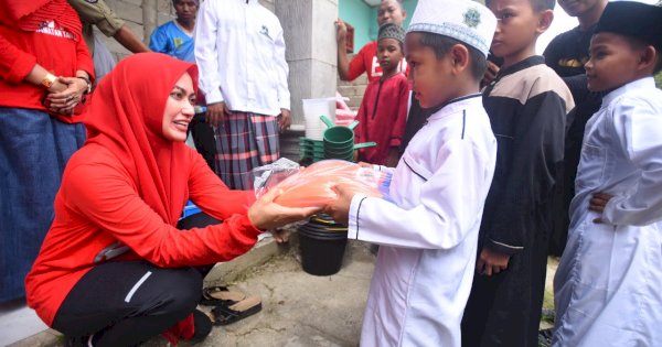 Bupati Indah Kunjungi Ponpes Ulil AlBab Buntut Video Viral Santri Tidur Beralaskan Karpet Usang 