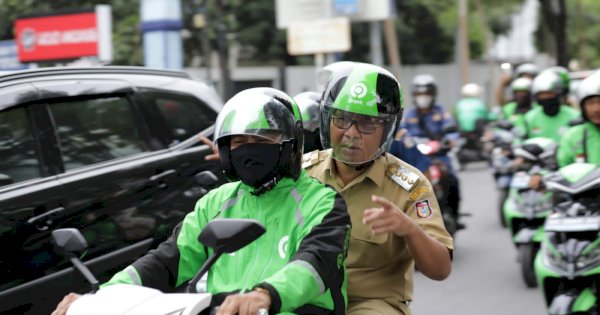 Ojol Day Makassar, Wali Kota Danny Diantar Pakai Motor Listrik ke Balai Kota 