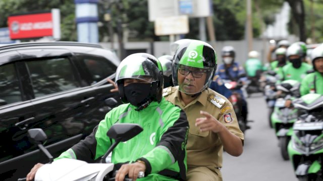 Ojol Day Makassar, Wali Kota Danny Diantar Pakai Motor Listrik ke Balai Kota 