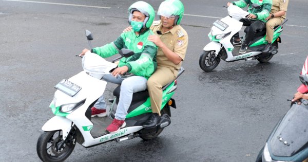 Gunakan Ojol Grab Motor Menuju Lokasi Kegiatan, Danny Sampai Terobos Hujan