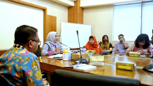 Wakil Wali Kota Makassar Fatmawati Rusdi saat saat melakukan Diseminasi Aplikasi Penanganan Penjangkauan Anak Jalanan (Agangku) di Ruang Rapat Wakil Wali Kota, Gedung Balai Kota, Kamis (29/09/2022).